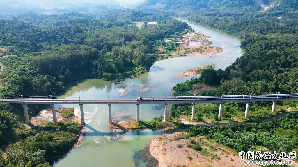 全球连线|记者探访中老铁路国际旅客列车老挝始发站——万象站